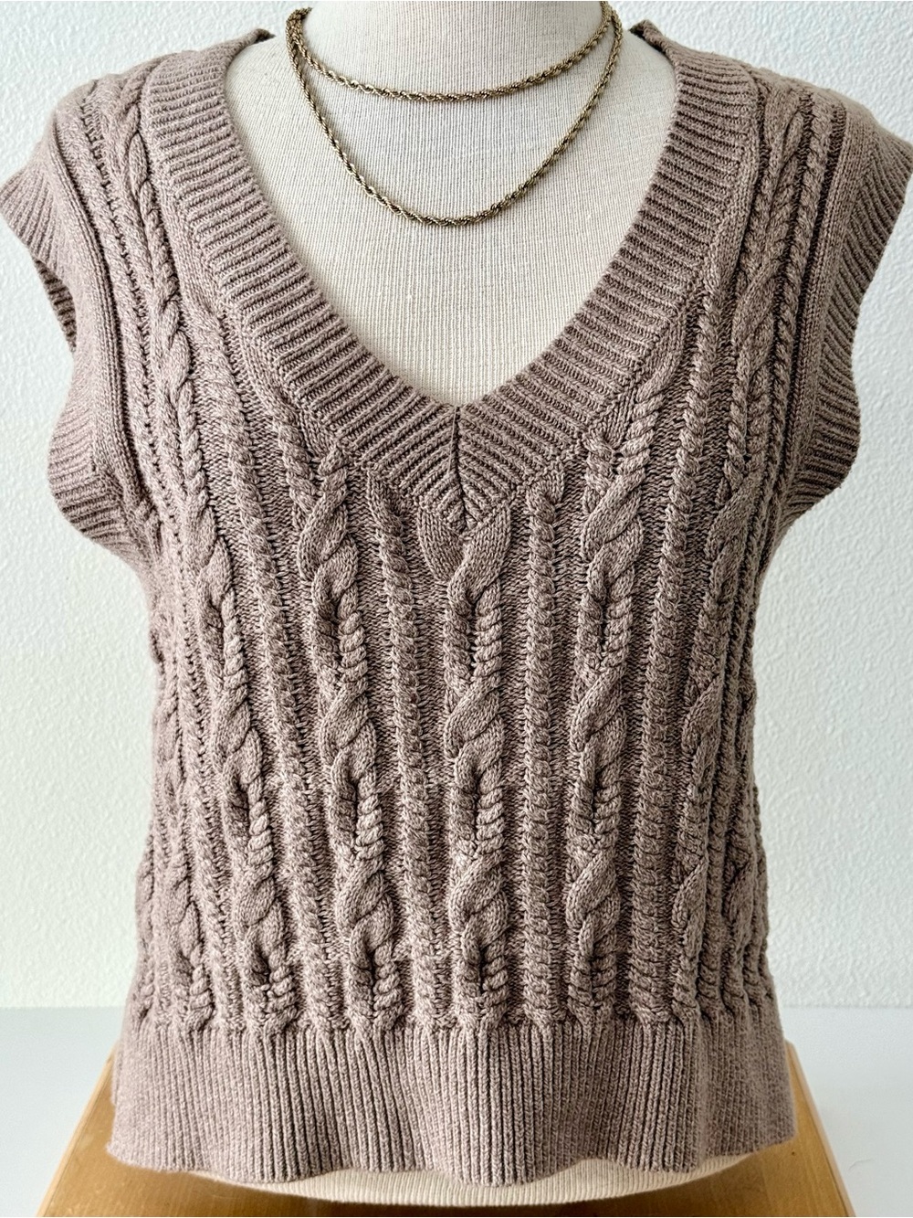 Abercrombie & Fitch Cable Knit V-Neck Sweater Vest Taupe Brown Women’s Small EUC